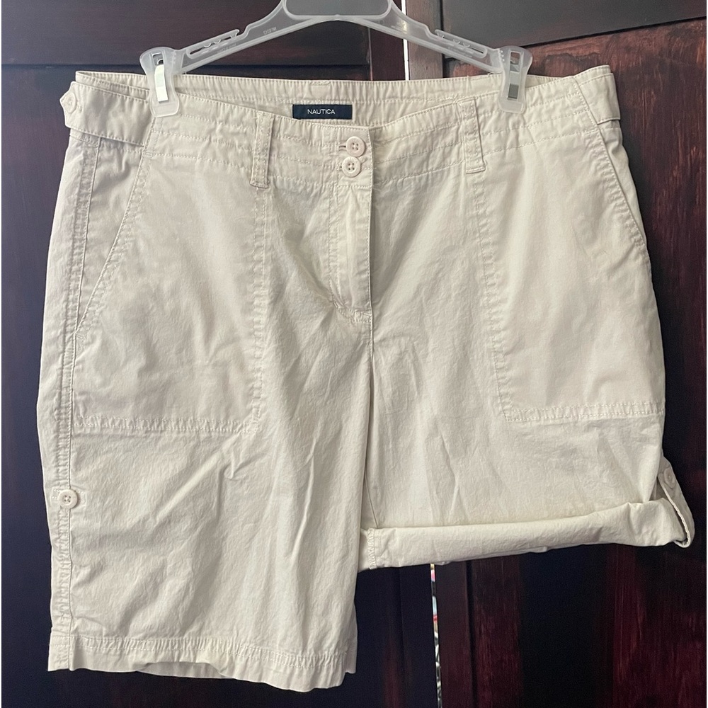 Nautica cotton khaki shorts with adjustable length. Only worn 3-4 times, Size 8